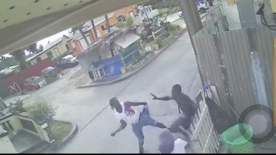 ⁣Jamaican fight on the  street